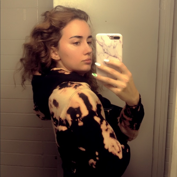 Aritzia Tie-Dye Cropped TNA Hoodie - Picture 5 of 5